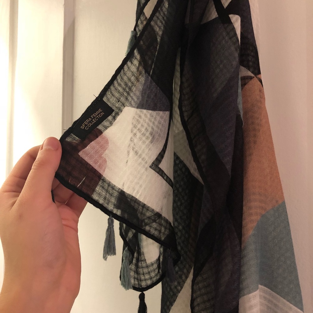 Classy Pashmina - Picture 3 of 3
